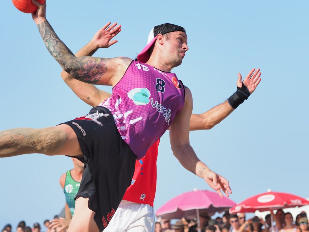 découvrez l'univers captivant du handball : un sport dynamique mêlant agilité, stratégie et esprit d'équipe. que vous soyez joueur, entraîneur ou passionné, plongez dans les règles, les techniques et les actualités du handball. rejoignez la communauté et vivez la passion du jeu !