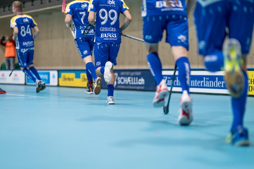 découvrez l'univers passionnant du handball, un sport d'équipe dynamique alliant rapidité, stratégie et esprit de compétition. que vous soyez joueur, entraineur ou amateur, plongez dans les règles, les techniques et les événements marquants de ce sport captivant.