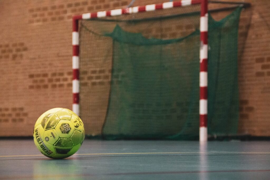 découvrez l'univers passionnant du handball, un sport collectif dynamique alliant rapidité, stratégie et esprit d'équipe. que vous soyez joueur, entraîneur ou fan, plongez dans l'actualité, les techniques de jeu et les événements majeurs de cette discipline captivante.